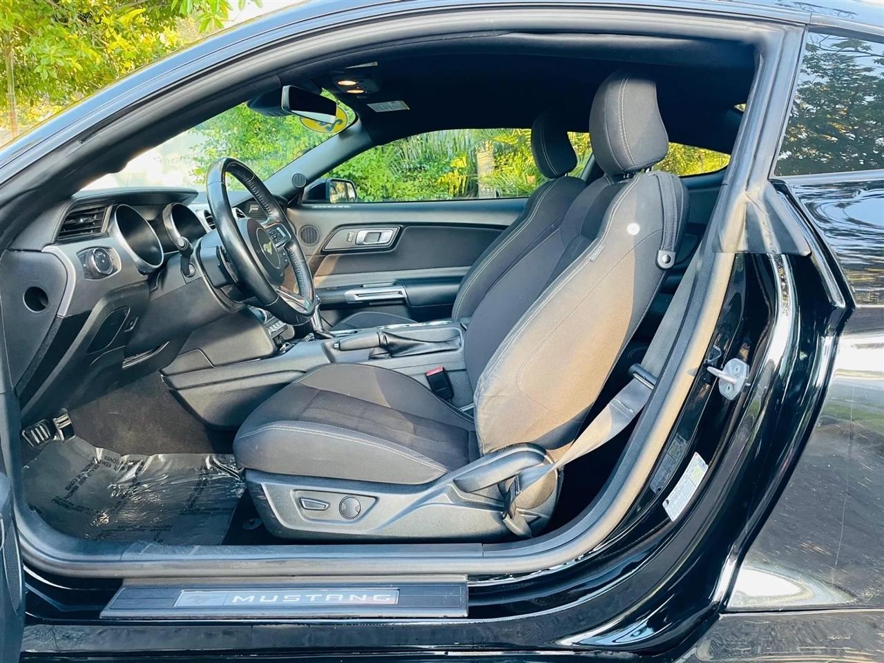 Ford Mustang - Thumbnail 10