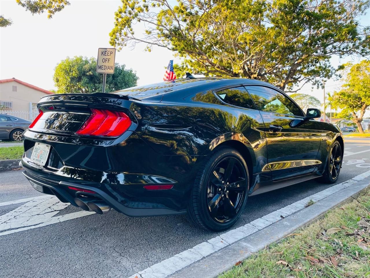 Ford Mustang - Thumbnail 6