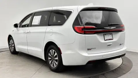Chrysler Pacifica Hybrid Touring L - Thumbnail 6