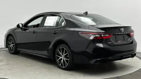 Toyota Camry Se - Thumbnail 6