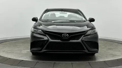 Toyota Camry Se - Thumbnail 3