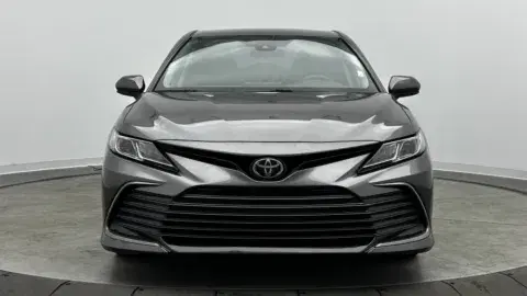 Toyota Camry Le - Thumbnail 3
