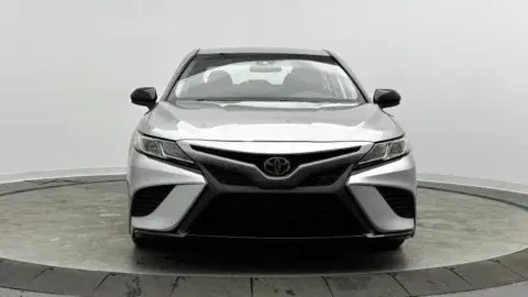 Toyota Camry Se - Thumbnail 3