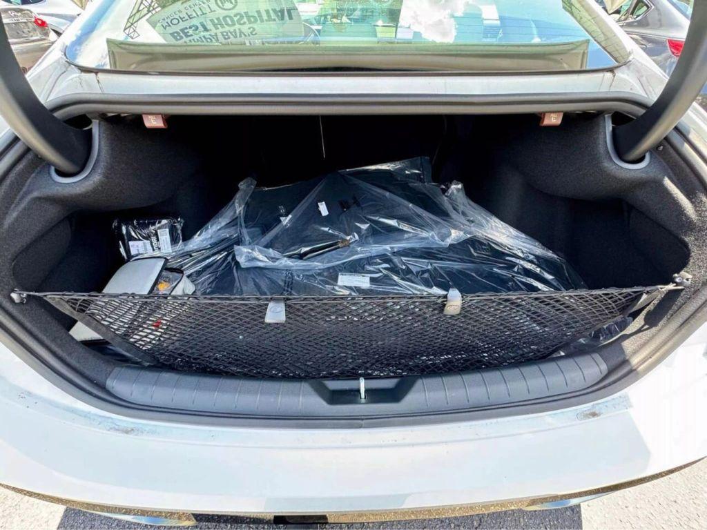 Hyundai Sonata Hybrid - Thumbnail 2