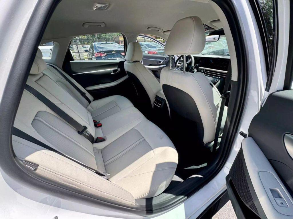 Hyundai Sonata Hybrid - Thumbnail 16