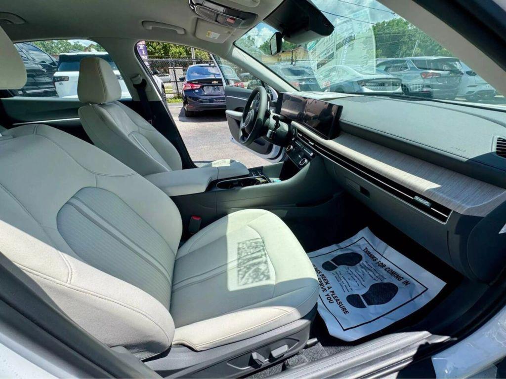 Hyundai Sonata Hybrid - Thumbnail 15