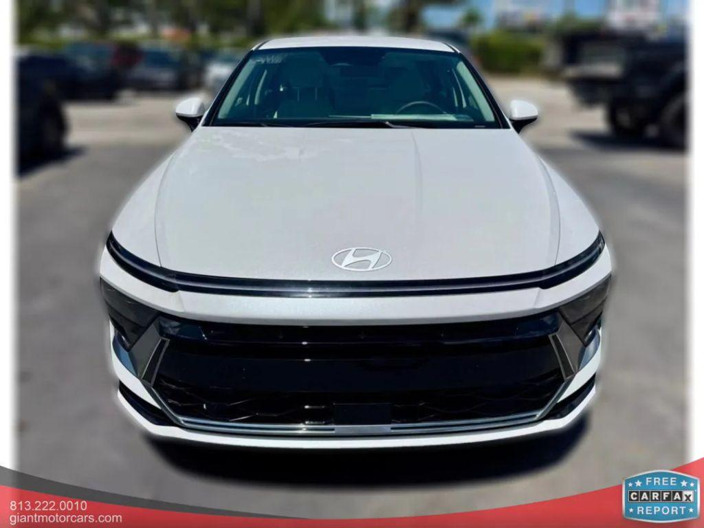 Hyundai Sonata Hybrid - Thumbnail 8