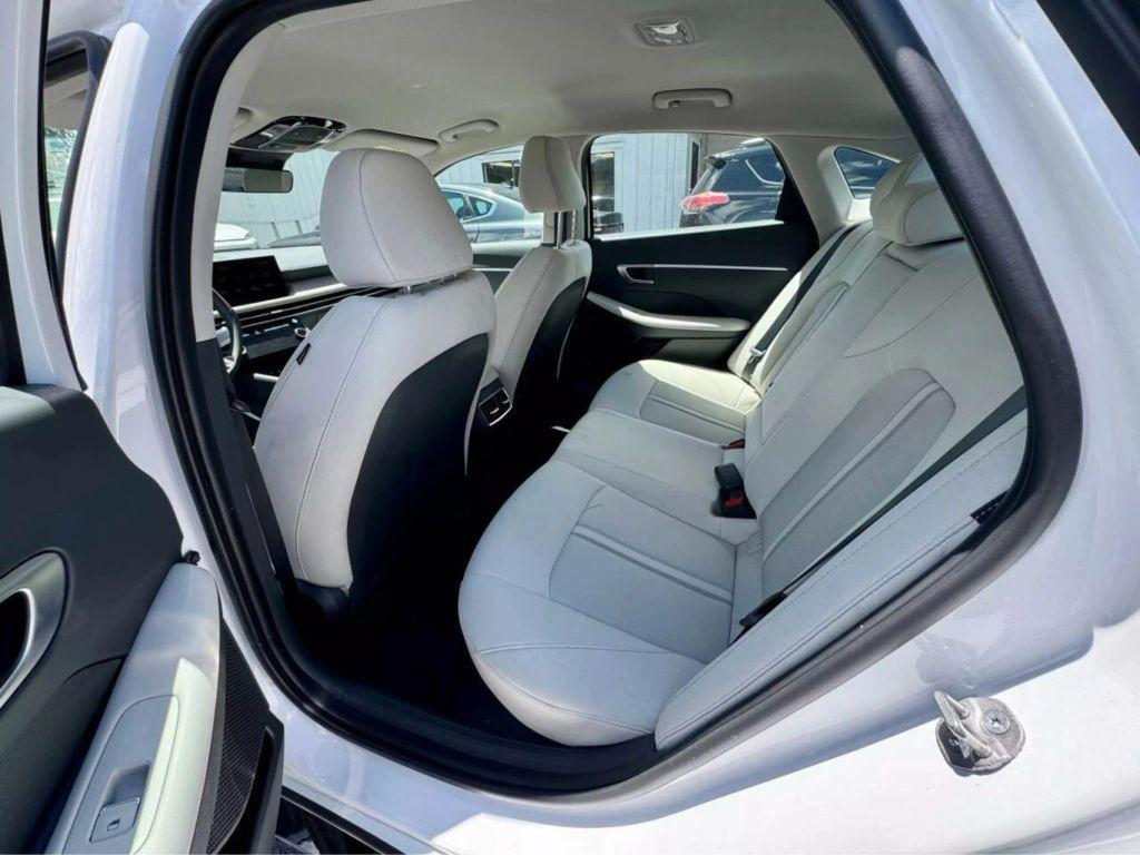 Hyundai Sonata Hybrid - Thumbnail 17