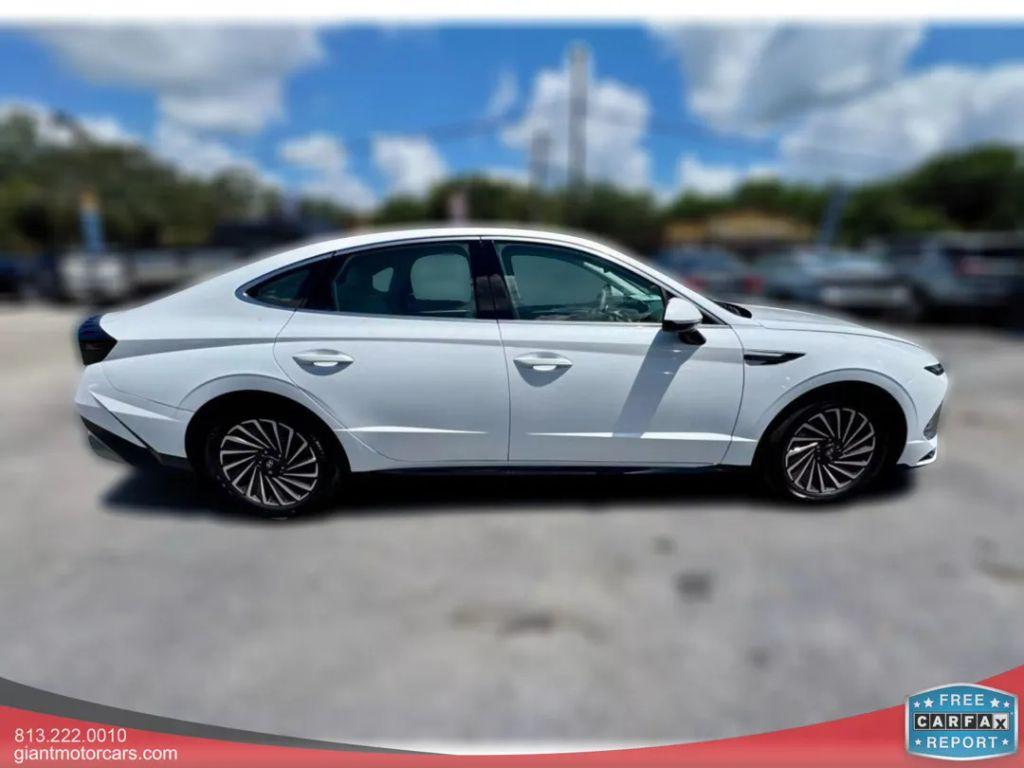 Hyundai Sonata Hybrid - Thumbnail 10