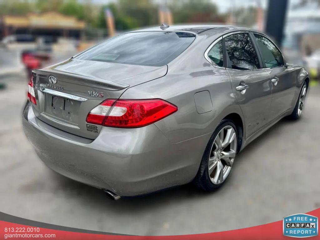 Infiniti M - Thumbnail 11