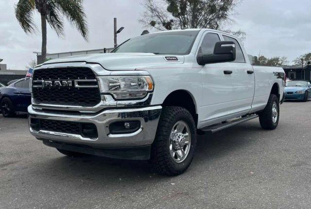 RAM 2500 CREW CAB - Thumbnail 2