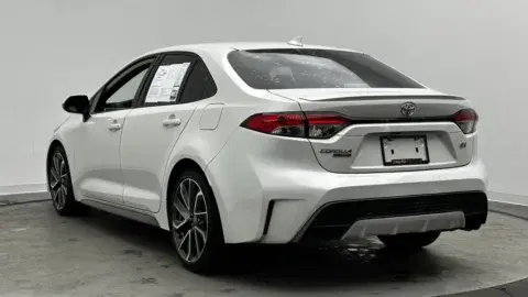 Toyota Corolla Se - Thumbnail 6