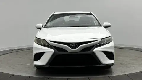 Toyota Camry Se - Thumbnail 3
