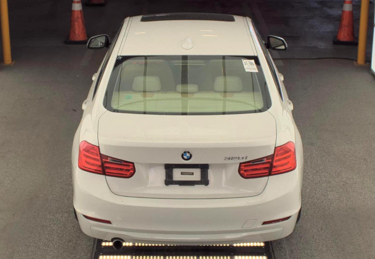 Bmw 320I4Dr Sedan - Thumbnail 6