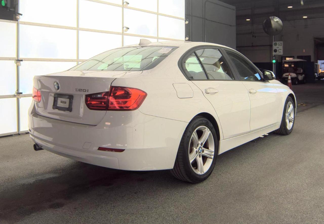 Bmw 320I4Dr Sedan - Thumbnail 5