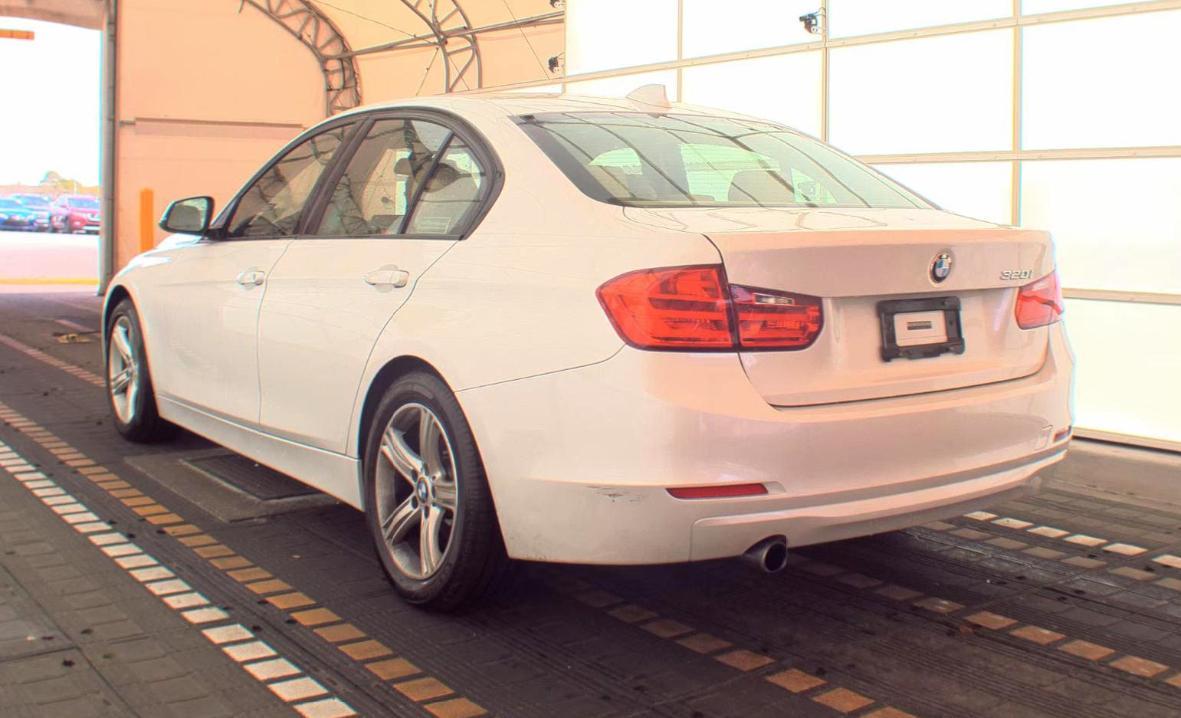 Bmw 320I - Thumbnail 6