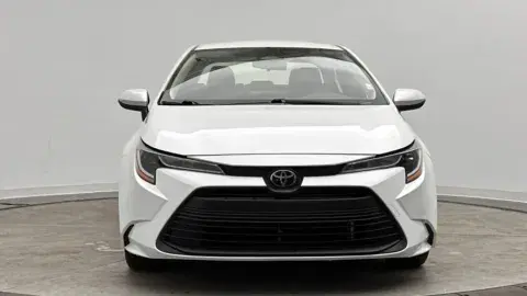 Toyota Corolla Le - Thumbnail 3
