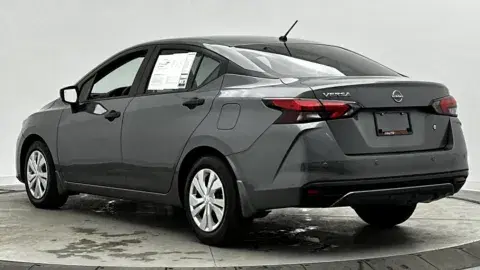 Nissan Versa S - Thumbnail 6