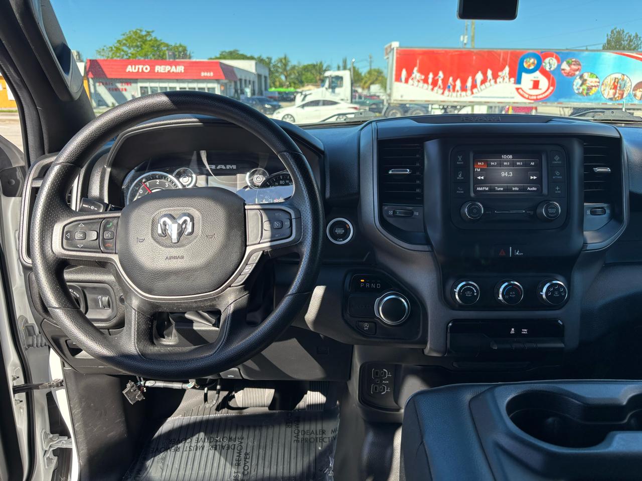 Ram 1500Tradesman Quad Cab 2Wd - Thumbnail 9