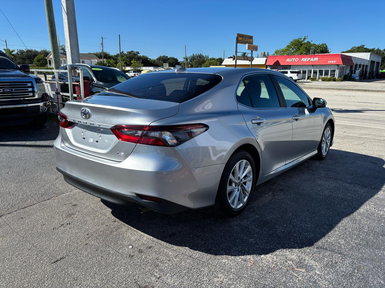 Toyota Camryse - Thumbnail 4