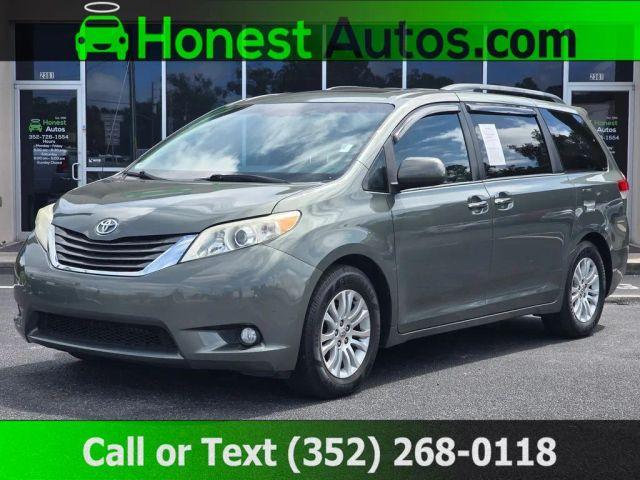 TOYOTA SIENNA - View 1