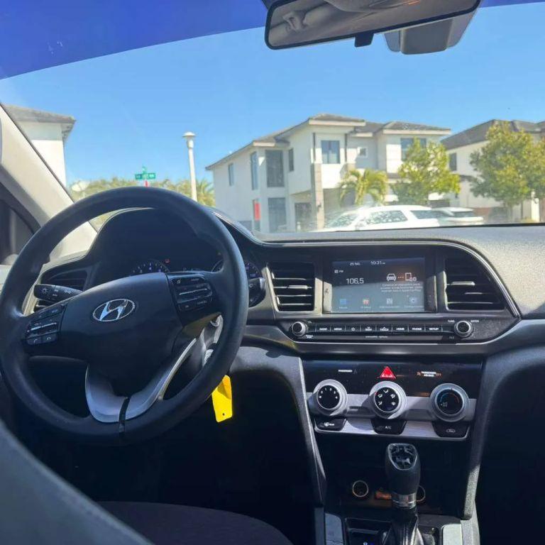 Hyundai Elantra - Thumbnail 13