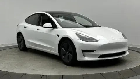 Tesla Model 3 - Thumbnail 4