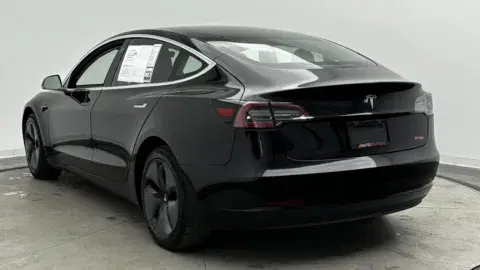Tesla Model 3 Standard Range Plus - Thumbnail 6