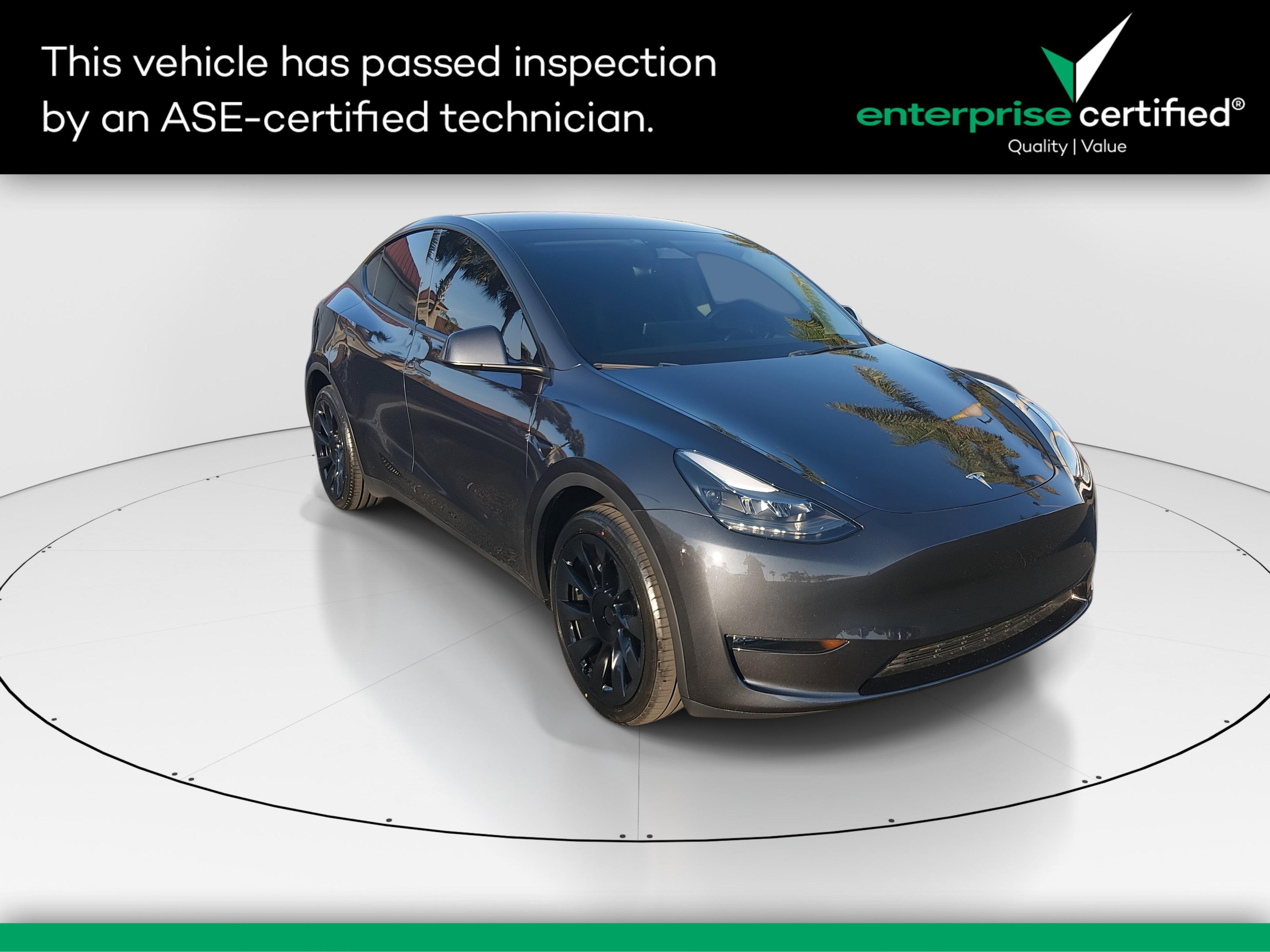 Tesla Model Y Long Range Awd - View 1