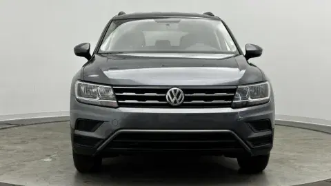 Volkswagen Tiguan S - Thumbnail 3