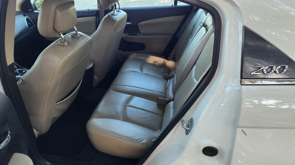 Chrysler 200 Limited - Thumbnail 8