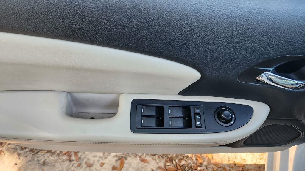 Chrysler 200 Limited - Thumbnail 10