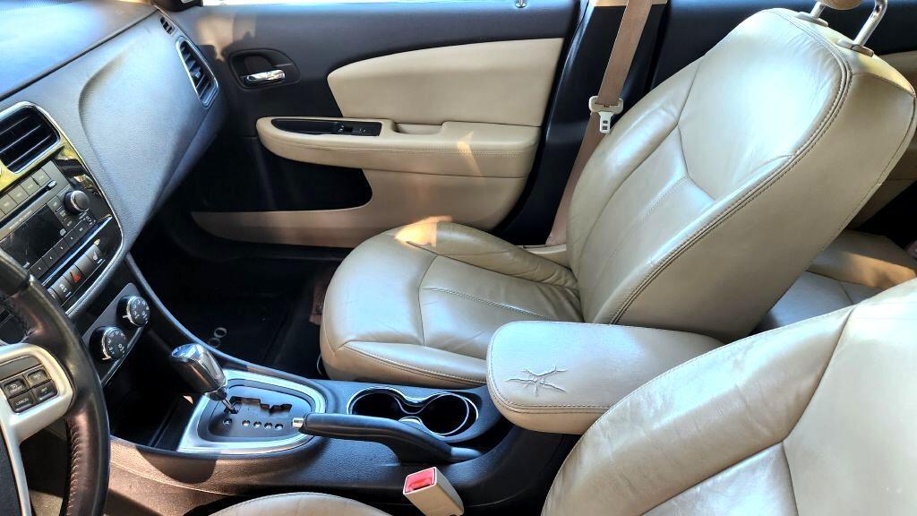 Chrysler 200 Limited - Thumbnail 11