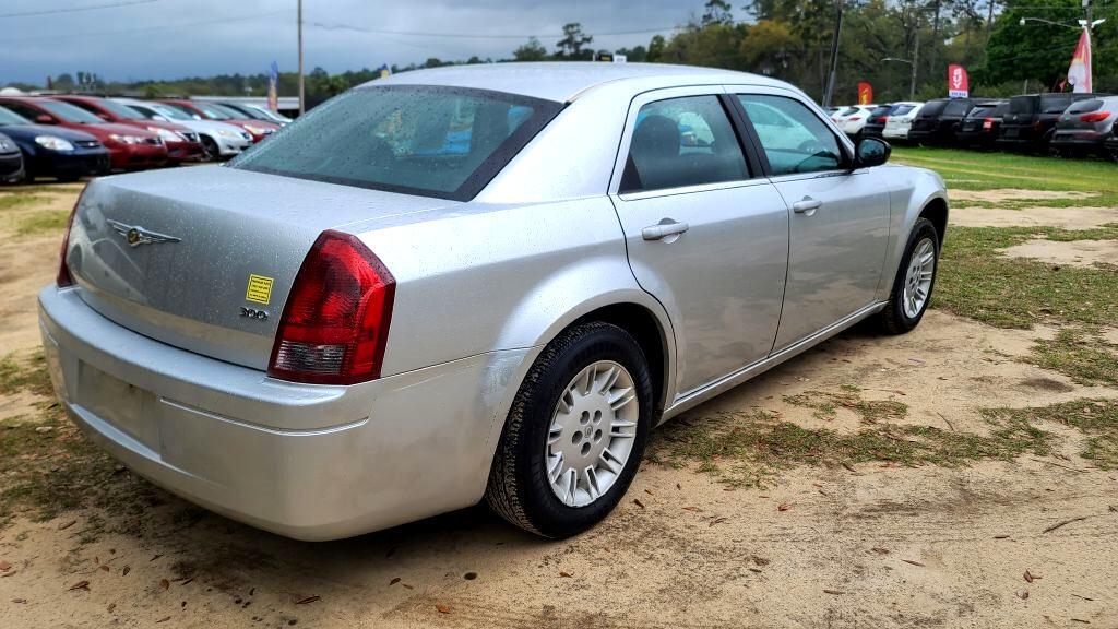 Chrysler 300 Base - Thumbnail 3