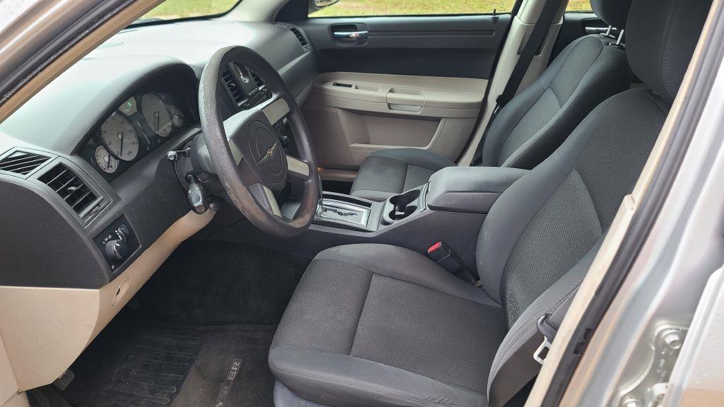 Chrysler 300 Base - Thumbnail 9