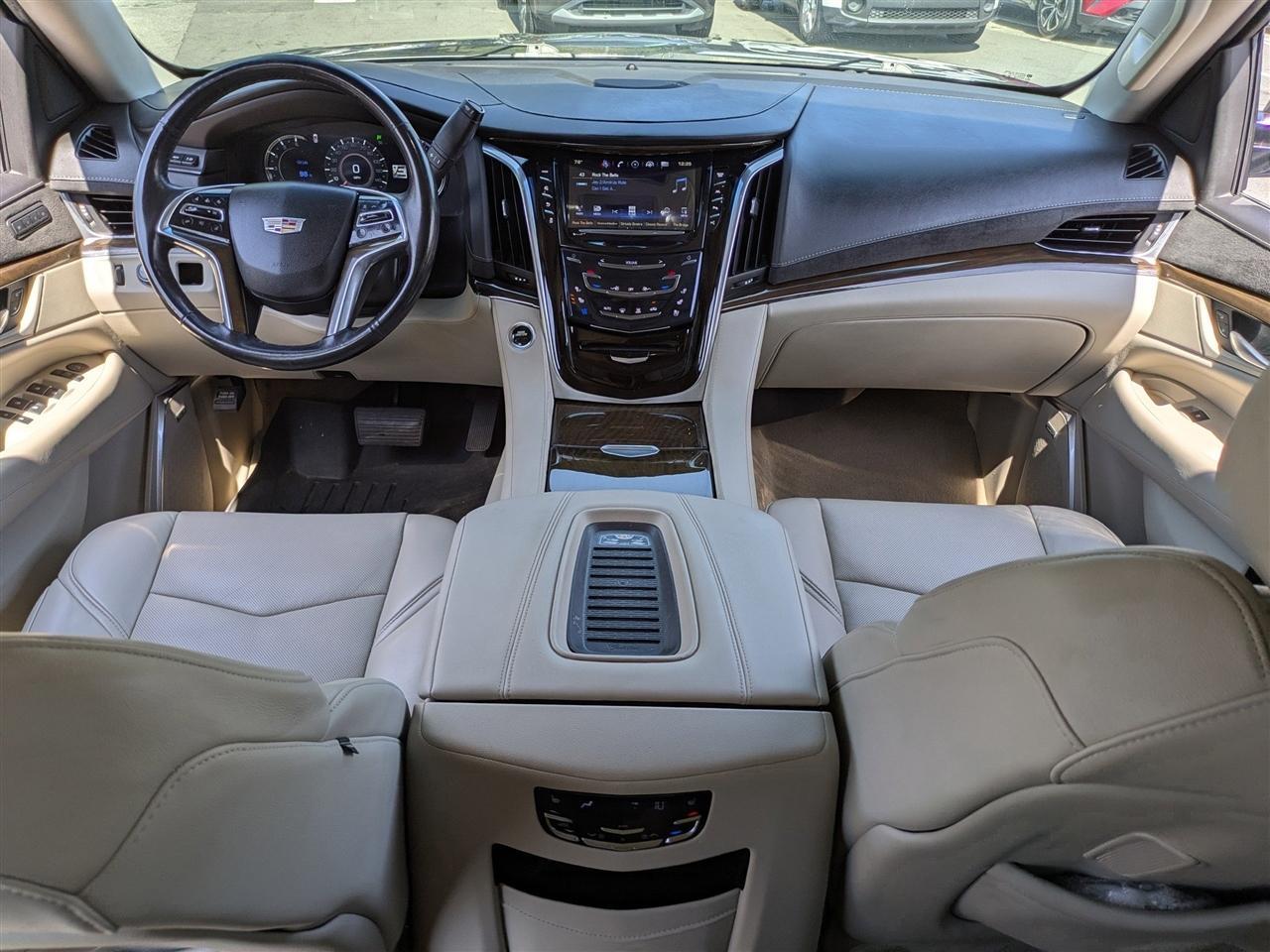 Cadillac Escaladeluxury 2Wd - Thumbnail 18