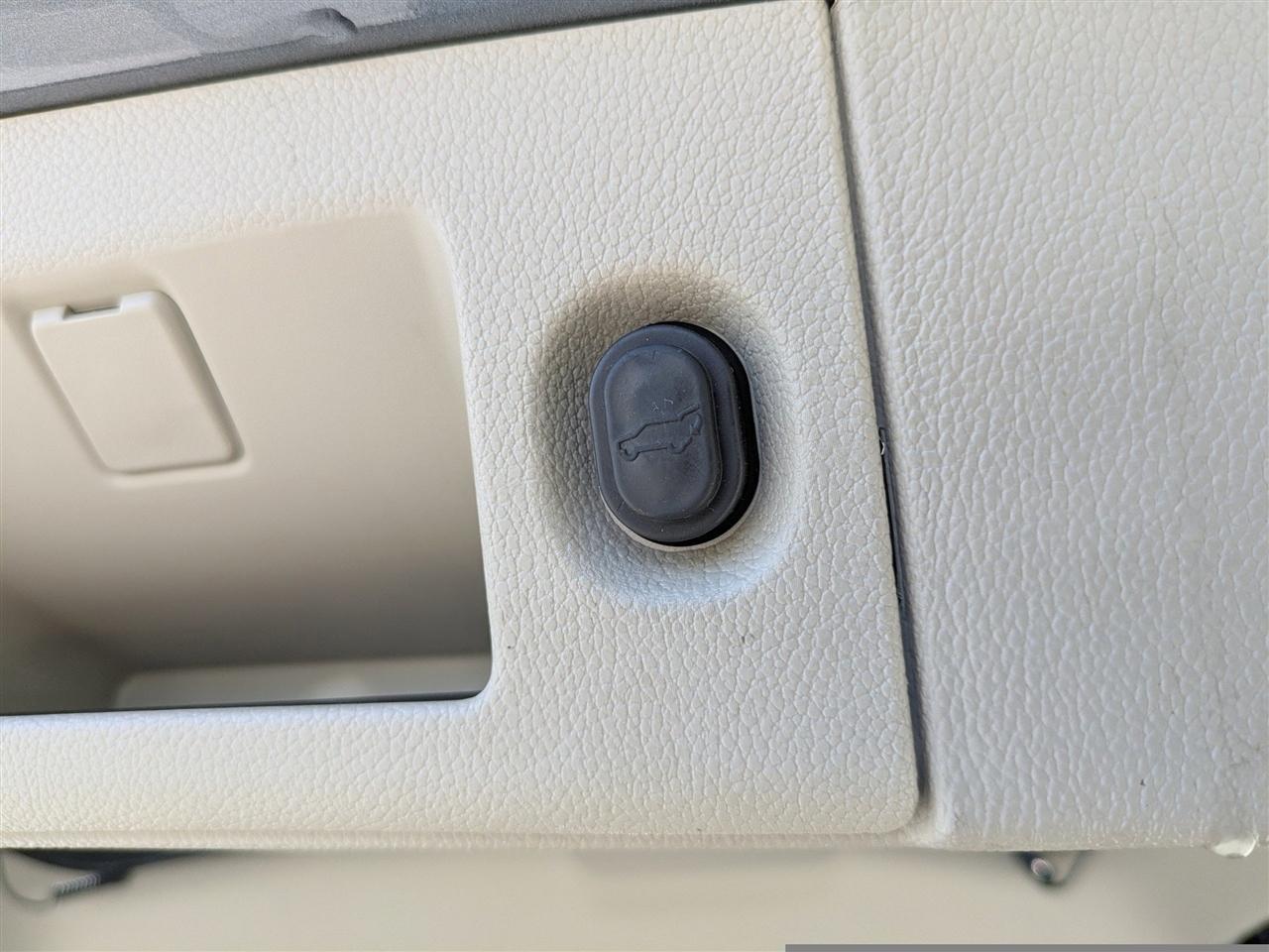 Cadillac Escaladeluxury 2Wd - Thumbnail 15