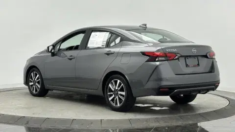 Nissan Versa Sv - Thumbnail 5