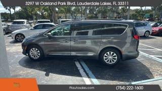 Chrysler Pacifica - Thumbnail 13