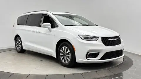 Chrysler Pacifica Hybrid Touring L - Thumbnail 4