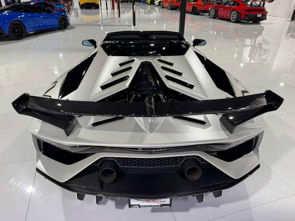 Lamborghini Aventador - Thumbnail 6