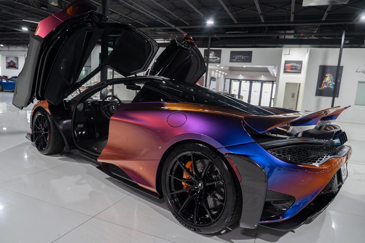 McLaren 765LT - Thumbnail 13