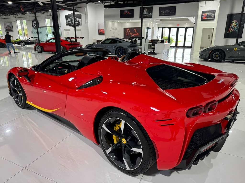 Ferrari SF90 Spider - Thumbnail 5