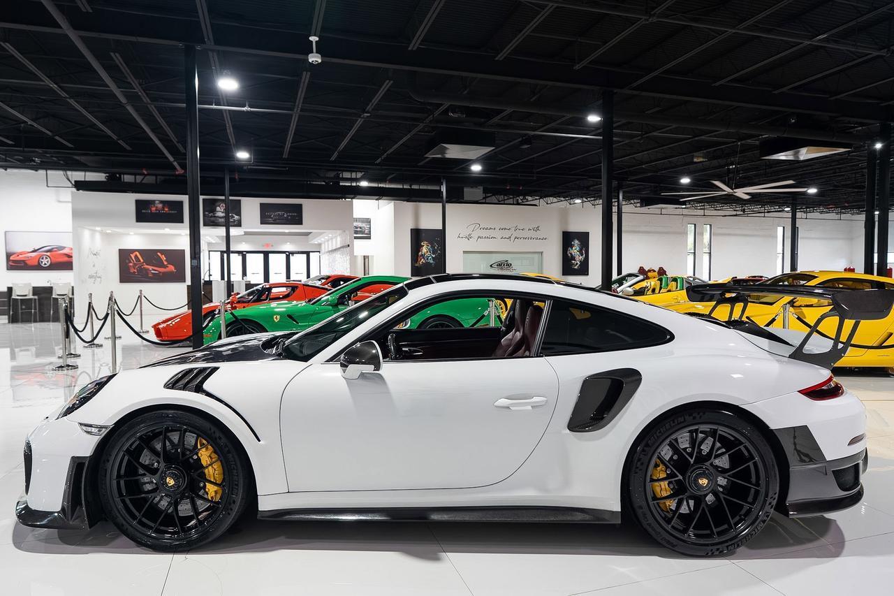 Porsche 911 - Thumbnail 4