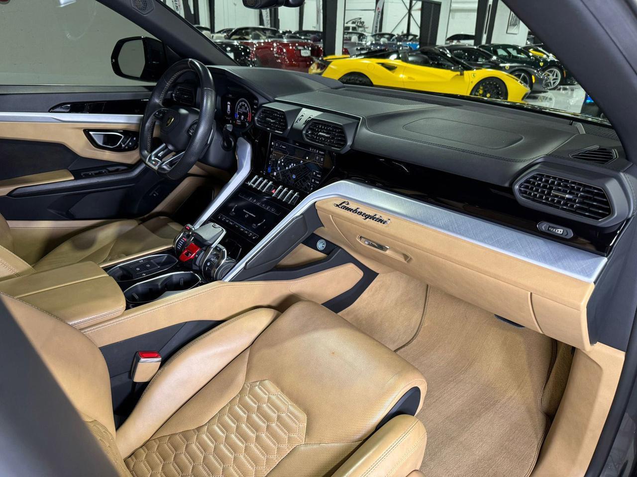 Lamborghini Urus - Thumbnail 19