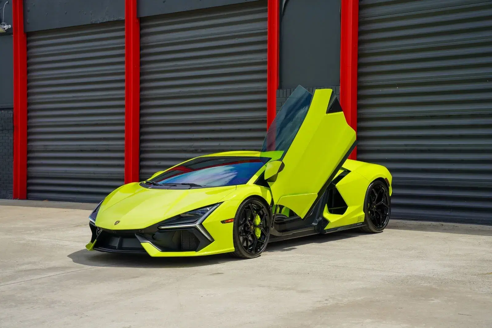 Lamborghini Revuelto - View 1