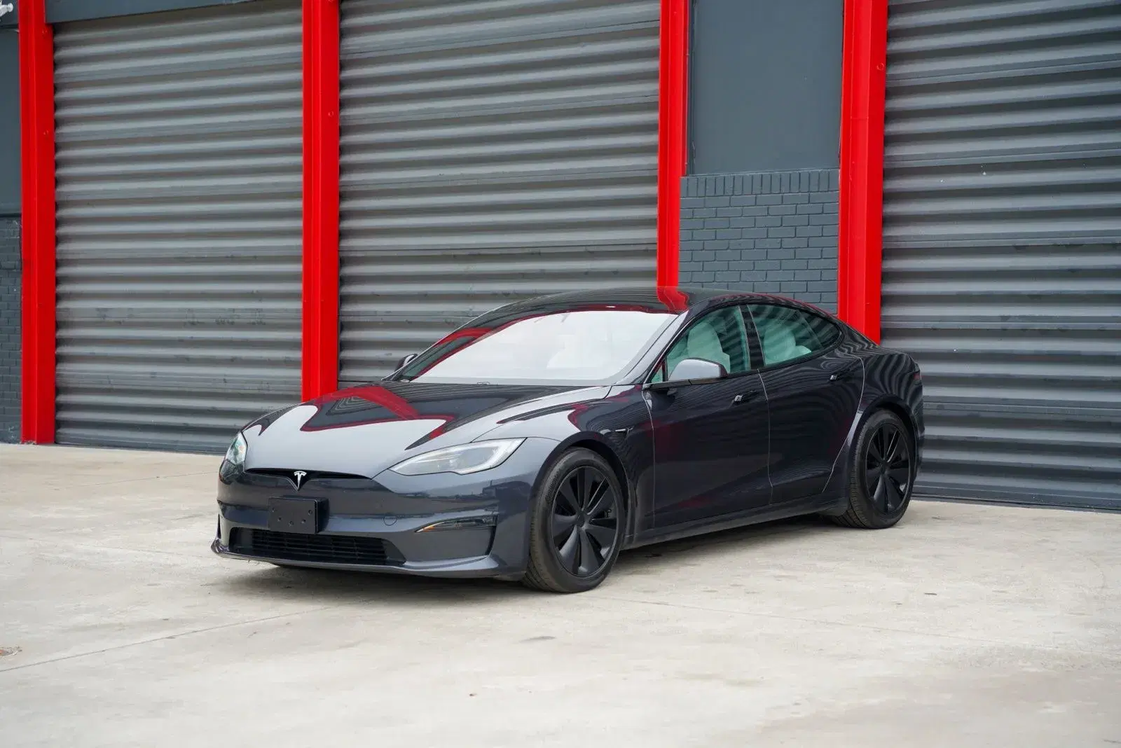 Tesla Model S - View 1