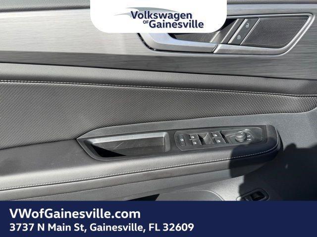 Volkswagen Atlas Cross Sport 2.0T Se W/Technology Fwd Sport Utility - Thumbnail 13