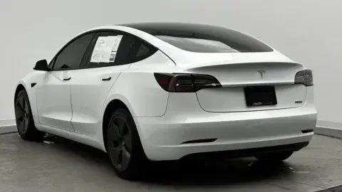Tesla Model 3 Standard Range Plus - Thumbnail 6