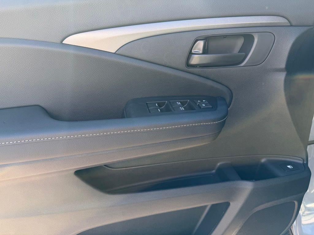 Honda Ridgeline Sport - Thumbnail 14